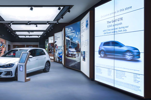 digital-signage-automobile